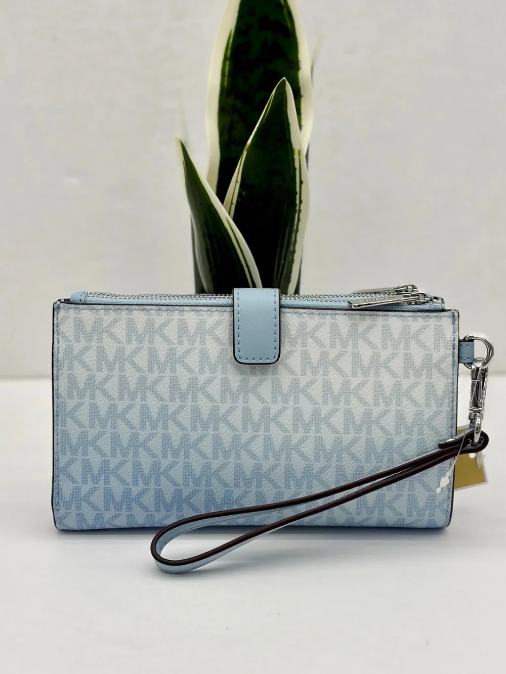 MICHAEL KORS Jet Set Large ombré Signature Logo Wristlet Wallet